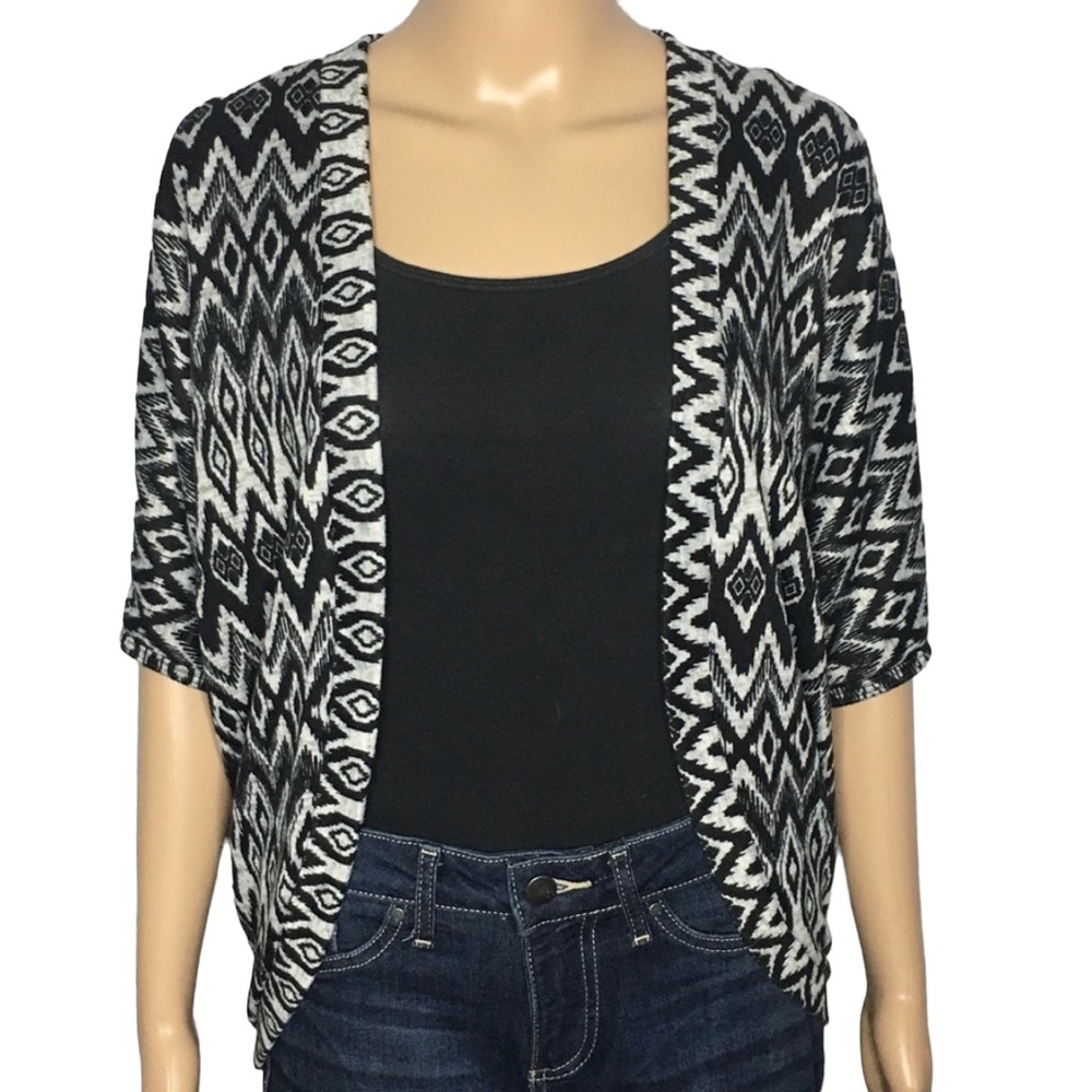 Mascara Black & White Patterned Open Short Sleeve Kimono Cardigan